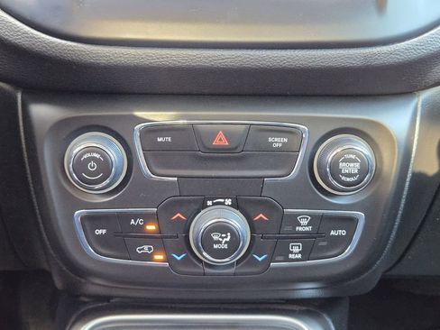 Used 2021 Jeep Compass Latitude image 19