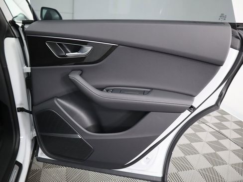 Used 2025 Audi Q8 Premium Plus w/ Premium Plus Package image 29