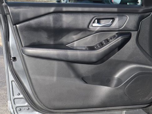 Used 2024 Nissan Rogue SV image 16