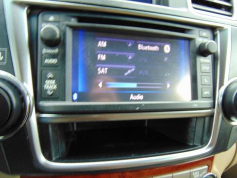 Used 2013 Toyota Highlander Limited FWD image 24