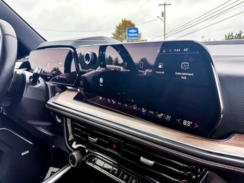 Used 2025 Chevrolet Suburban High Country image 26