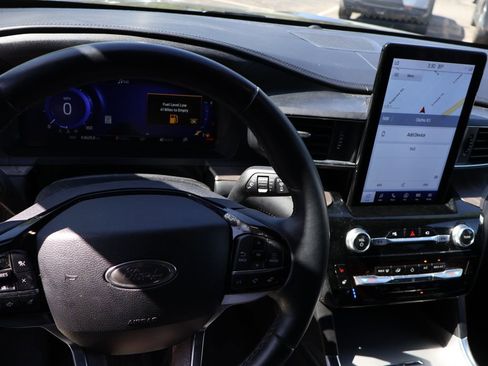 Used 2022 Ford Explorer Platinum w/ Equipment Group 601A AWD/4WD image 26