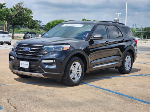 Used 2020 Ford Explorer XLT w/ Equipment Group 202A RWD image 2