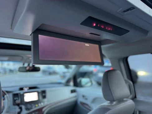 Used 2013 Toyota Sienna Limited image 21