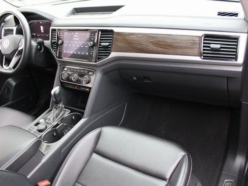 Certified 2022 Volkswagen Atlas SE image 28