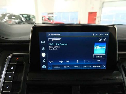 Used 2022 Chevrolet Suburban LT w/ Luxury Package image 30