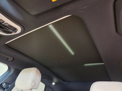 Certified 2023 Porsche Macan AWD/4WD image 10
