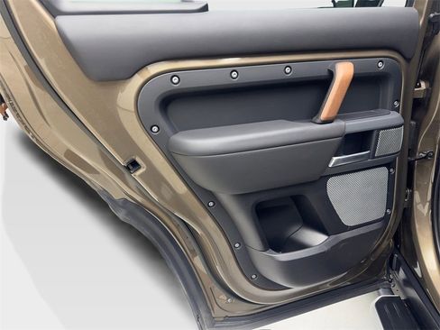 Used 2023 Land Rover Defender 130 X-Dynamic SE image 37