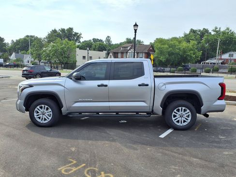 Used 2025 Toyota Tundra SR5 AWD/4WD image 27