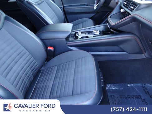 Certified 2025 Ford Explorer ST-Line AWD/4WD image 15