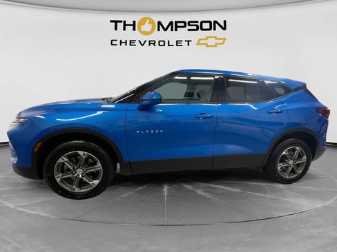 Used 2025 Chevrolet Blazer LT AWD/4WD image 2