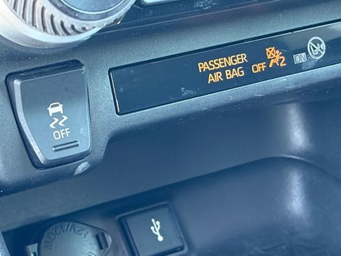Used 2022 Toyota RAV4 LE FWD image 27