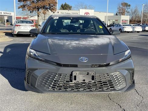 Used 2025 Toyota Camry SE image 8