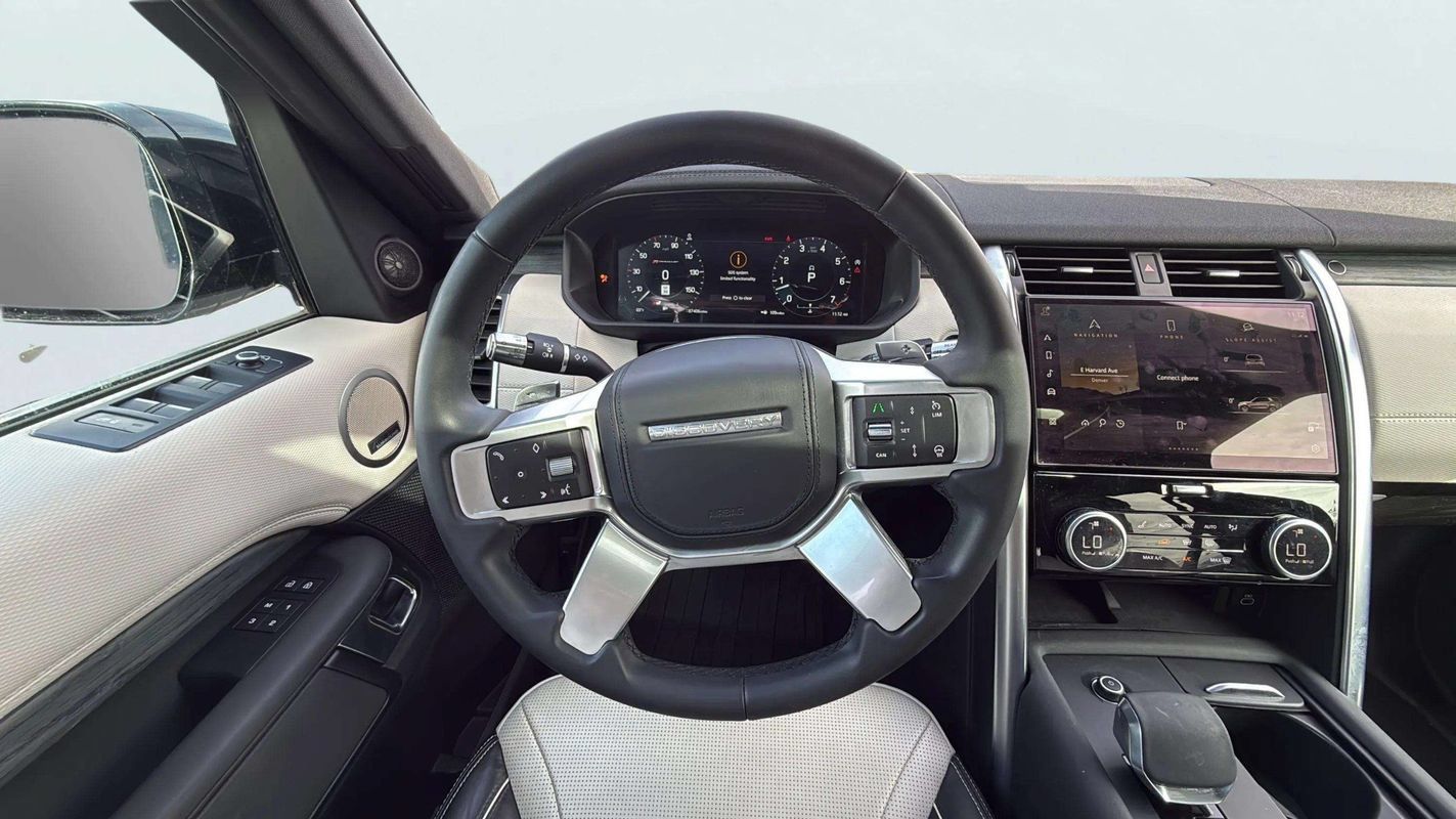 Used 2022 Land Rover Discovery HSE R-Dynamic AWD/4WD image 12