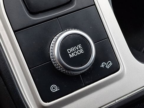 Used 2023 Ford Explorer XLT image 26