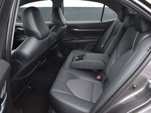 Used 2024 Toyota Camry SE image 12