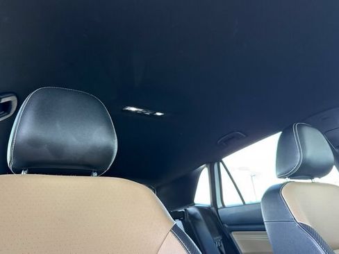 Certified 2022 Volkswagen Atlas Cross Sport SE FWD image 17