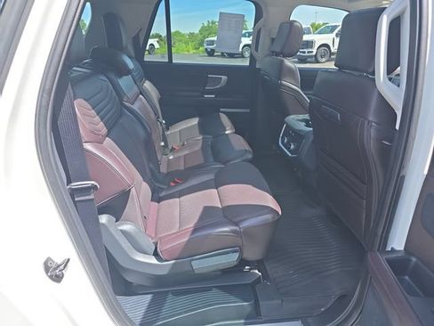 Used 2025 Ford Expedition Max Platinum w/ Platinum Ultimate Package AWD/4WD image 14