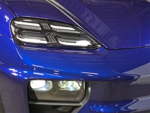 Certified 2025 Porsche Macan 4S Electric image 12