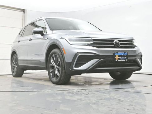 Used 2024 Volkswagen Tiguan SE image 30