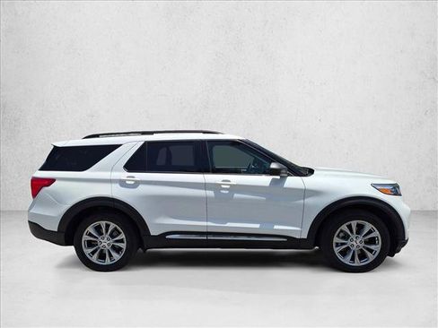 Used 2023 Ford Explorer XLT w/ Equipment Group 202A RWD image 4