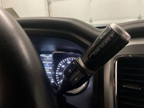 Used 2016 Nissan Titan SL image 10