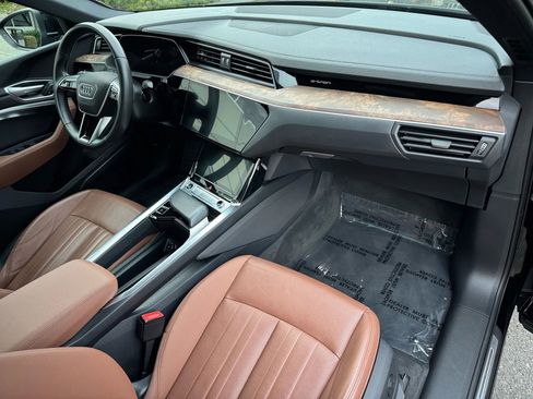 Used 2022 Audi e-tron Premium Plus image 23