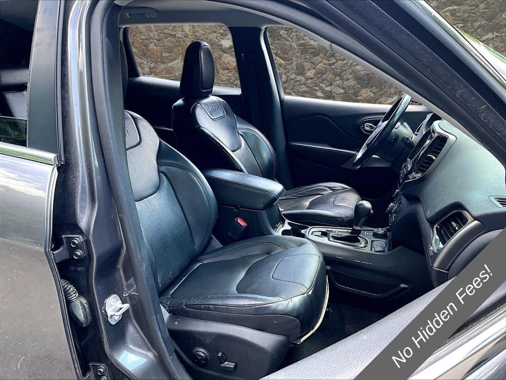 Used 2019 Jeep Cherokee Limited AWD/4WD image 7
