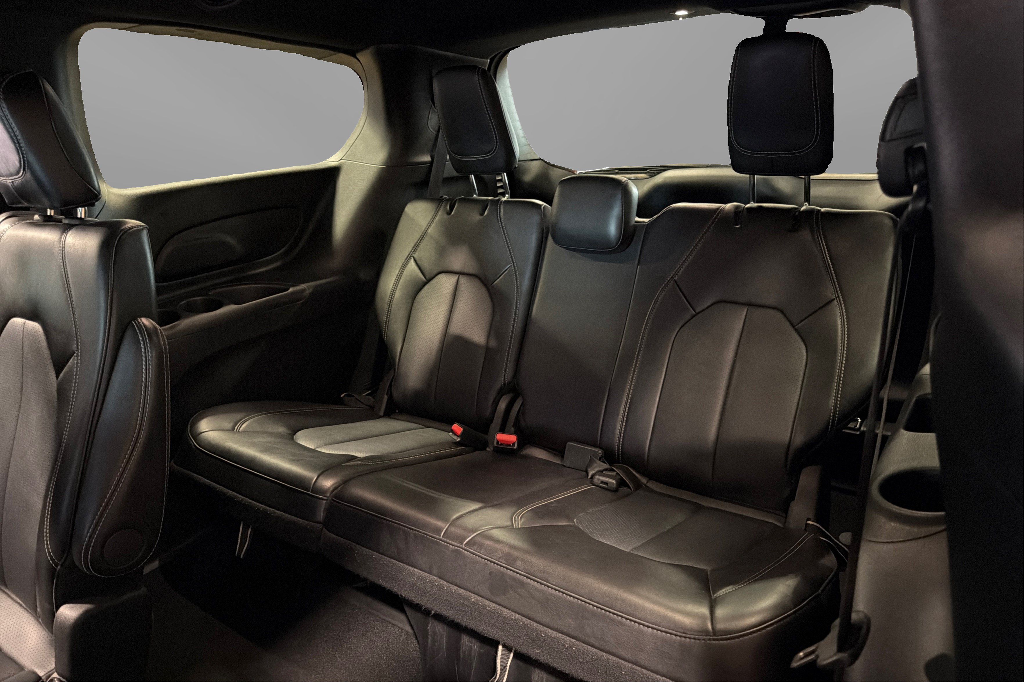 Used 2025 Chrysler Pacifica Select FWD image 36