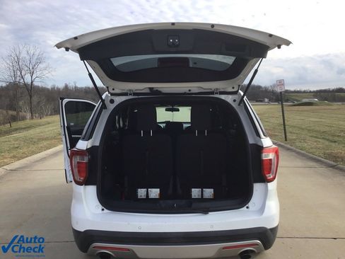 Used 2017 Ford Explorer XLT image 5