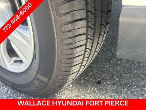 Used 2020 Toyota RAV4 XLE AWD/4WD image 17