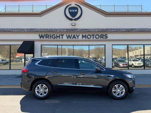 Used 2019 Buick Enclave Essence image 2