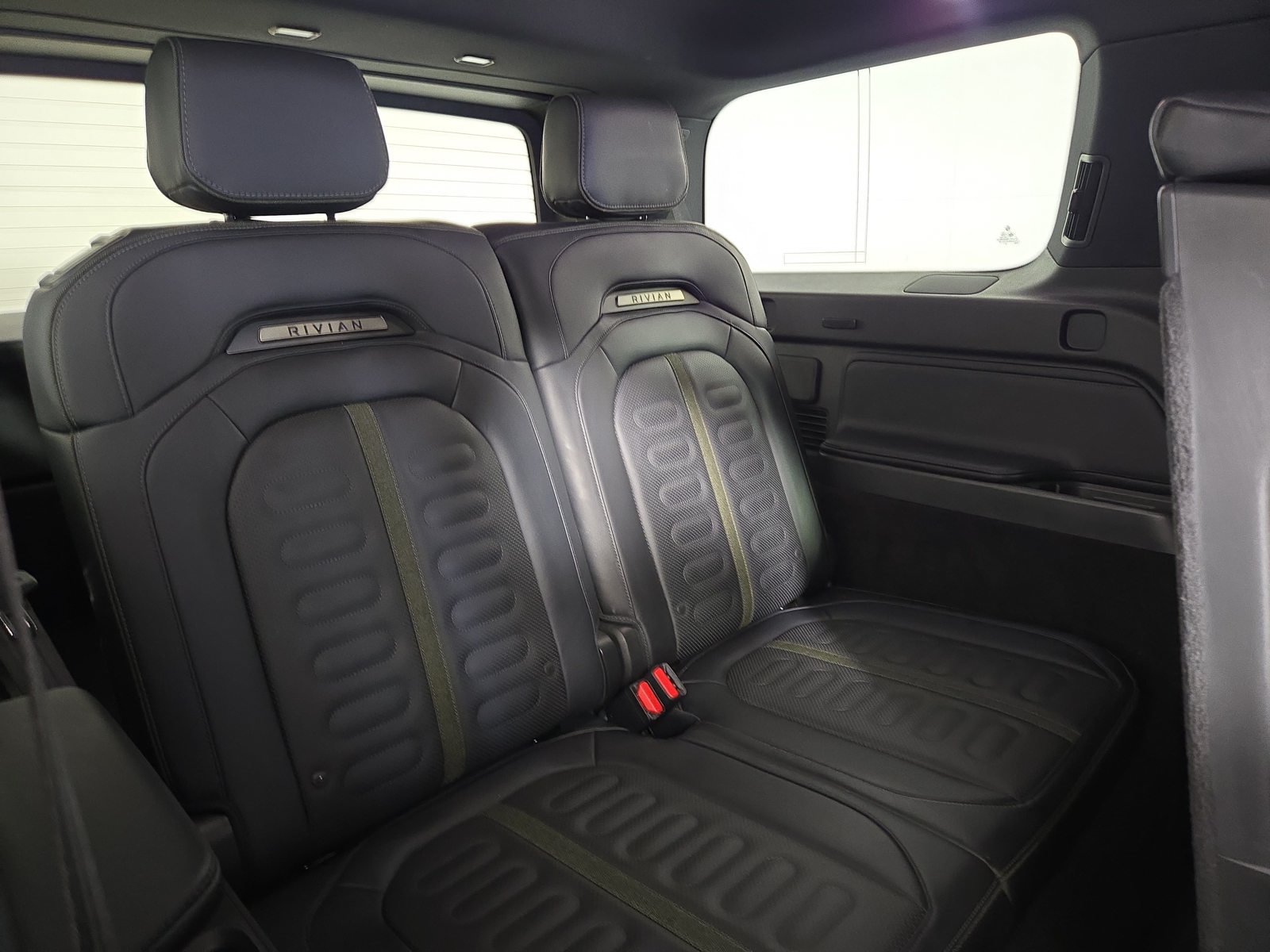 Used 2025 Rivian R1S Adventure Dual AWD/4WD image 25