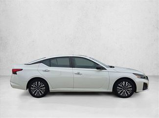 Used 2025 Nissan Altima 2.5 SV FWD video 4