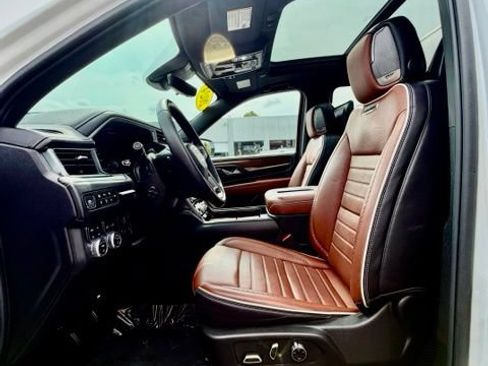 Used 2024 GMC Yukon XL Denali Ultimate AWD/4WD image 11
