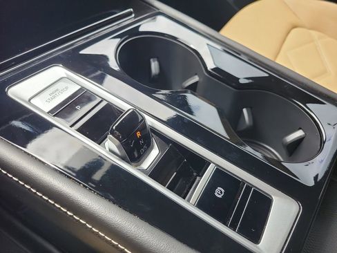 Used 2024 Volkswagen Atlas Cross Sport SE w/ Panoramic Sunroof Package image 33