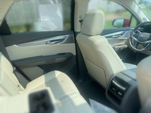 Used 2023 Cadillac XT5 Premium Luxury w/ Technology Package AWD/4WD image 32