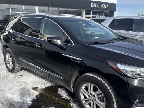 Used 2019 Buick Enclave Essence image 2