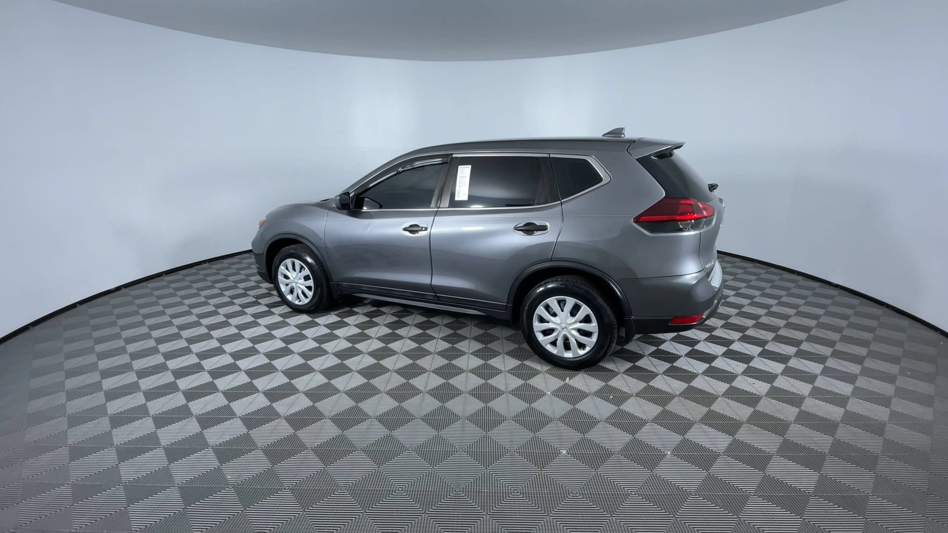 Used 2018 Nissan Rogue S AWD/4WD image 6