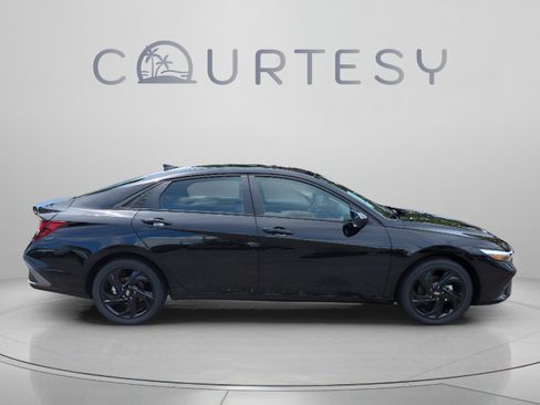 New 2026 Hyundai Elantra SEL Sport FWD image 6