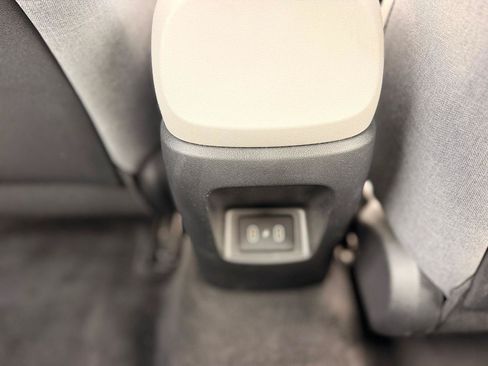 Used 2025 Hyundai Elantra Limited FWD image 24