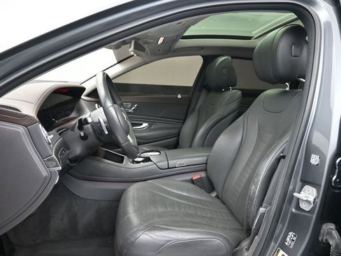 Used 2018 Mercedes-Benz S 560 4MATIC Sedan w/ Premium Package image 10