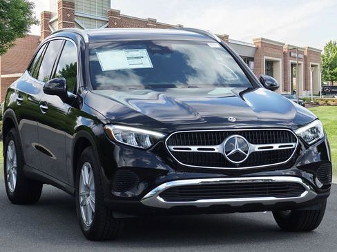 Certified 2025 Mercedes-Benz GLC 300 4MATIC image 3