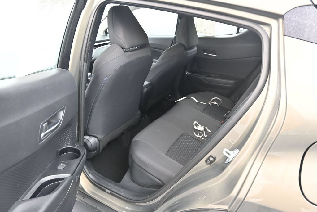 Used 2021 Toyota C-HR LE FWD image 17