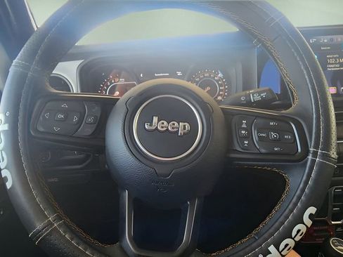 Used 2024 Jeep Gladiator Sport image 25