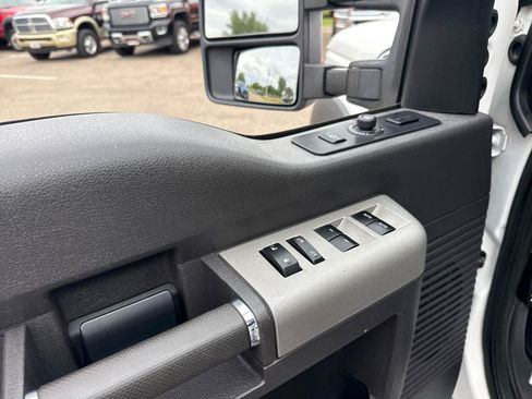 Used 2016 Ford F250 Lariat w/ Lariat Ultimate Package AWD/4WD image 13