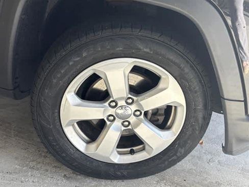 Used 2018 Jeep Compass Latitude w/ Cold Weather Group image 36