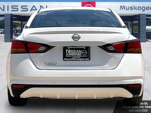 Used 2025 Nissan Altima 2.5 SV FWD image 6