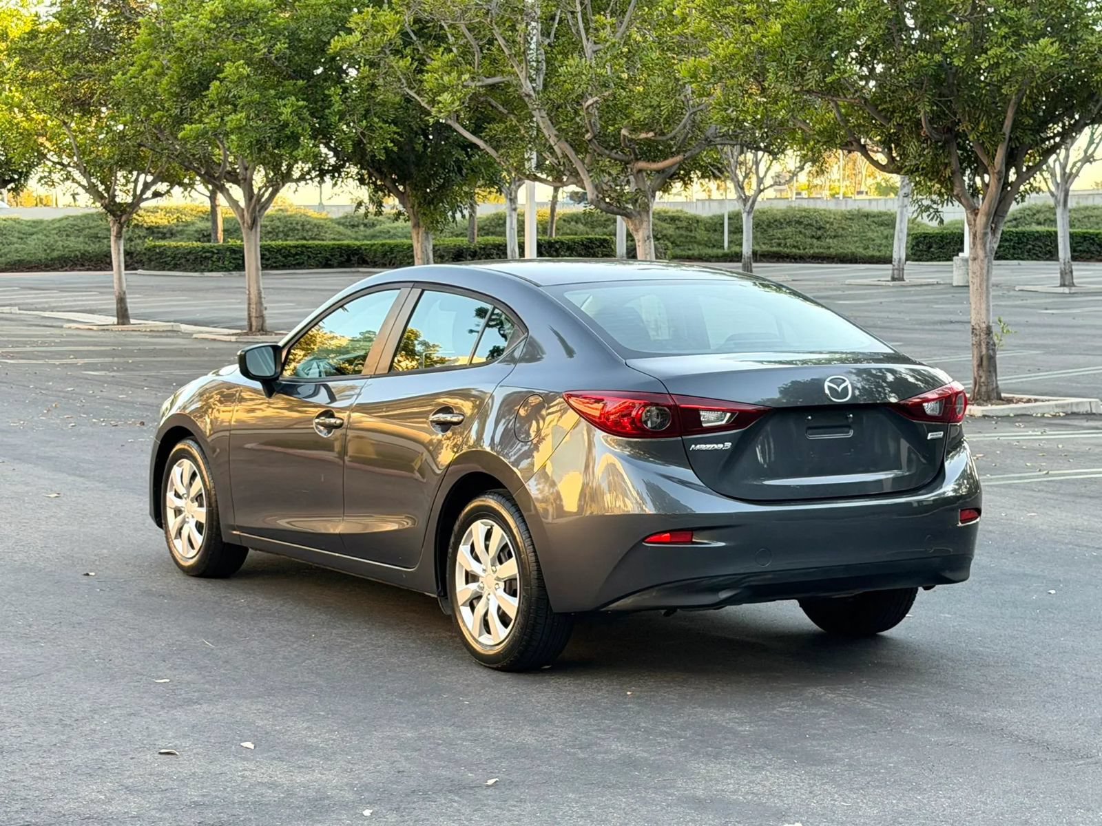 Used 2015 MAZDA MAZDA3 i Sport FWD image 6