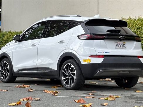 Used 2023 Chevrolet Bolt EUV Premier w/ Sun & Sound Package image 6